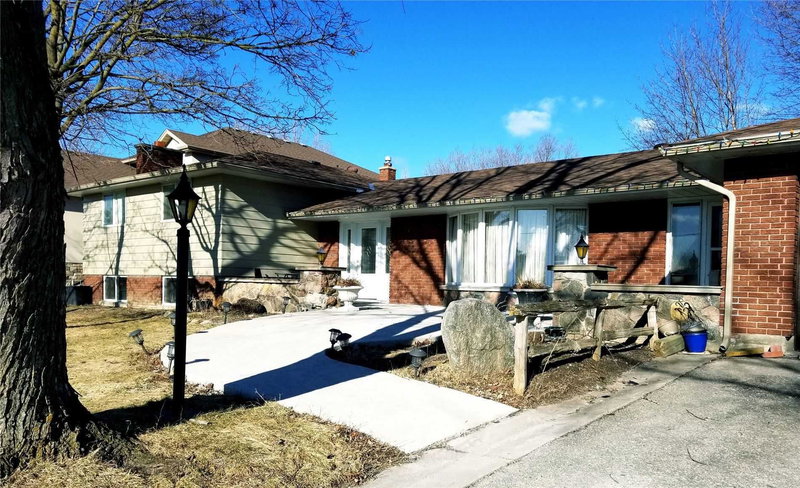 41 Hamilton Dr, Newmarket, L3Y3E7 | Image 2