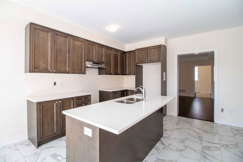 115 Beckett Ave, East Gwillimbury, L9N 0S6 | Image 2