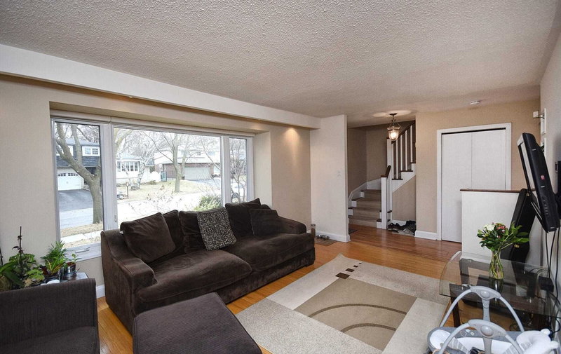 88 Dawn Hill Tr, Markham, L3T3B3 | Image 3