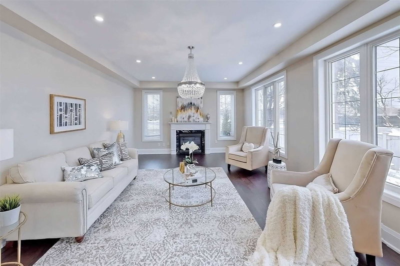 2 Stonebridge Dr E, Markham, L6C2C3 | Image 2