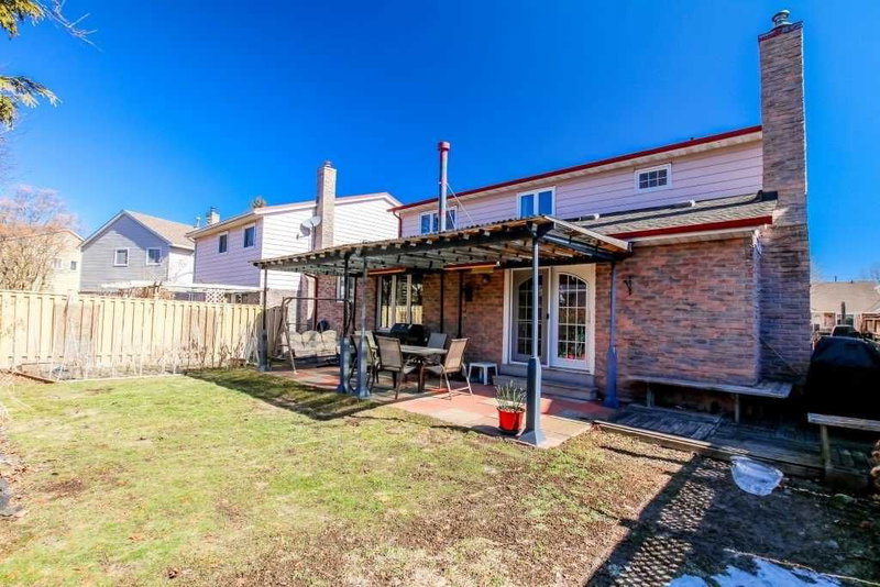72 Ashton Rd, Newmarket, L3Y5R5 | Image 3