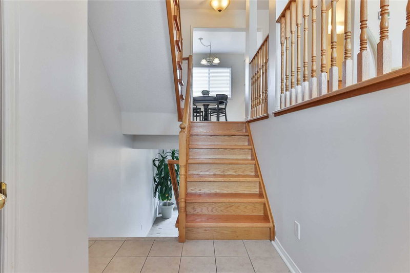 99 Lucena Cres, Vaughan, L6A2W4 | Image 2