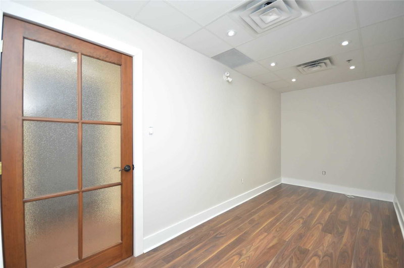 13 A - 16945 Leslie St, Newmarket, L3Y 9A2 | Image 3