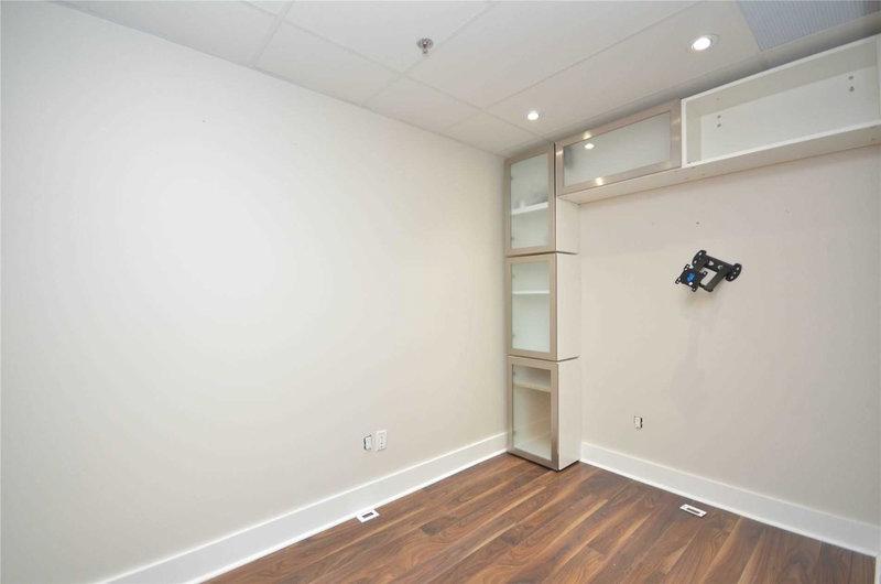 13 A - 16945 Leslie St, Newmarket, L3Y 9A2 | Image 2