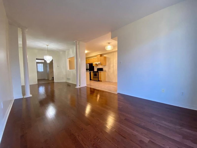 34 Cameo Dr, Richmond Hill, L4S2C3 | Image 2