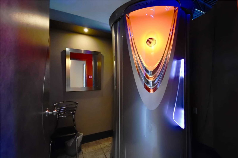 10909 Yonge St, Richmond Hill, L4C3E3 | Image 3