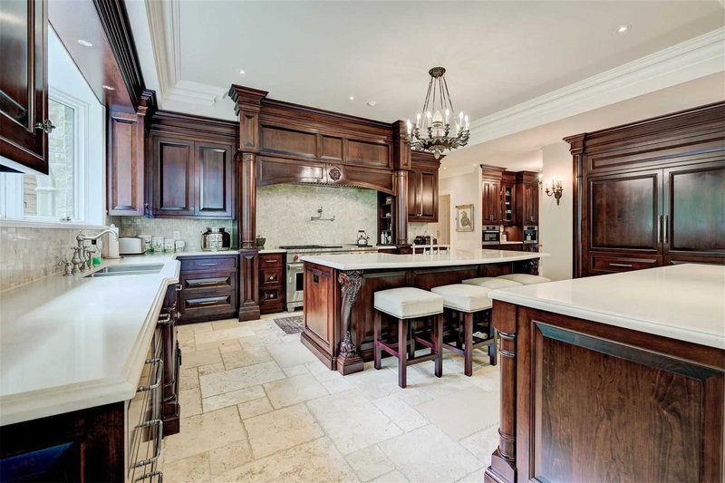 1865 Davis Dr W, King, L3Y4V9 | Image 3