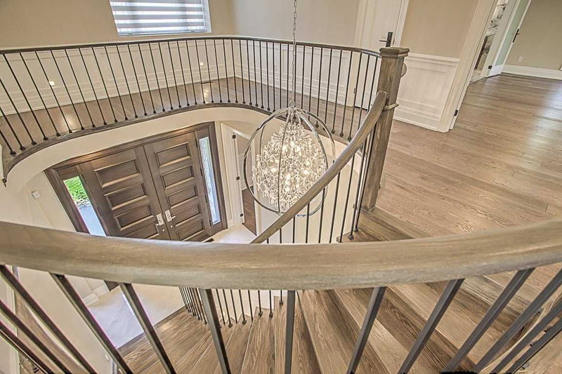 11 Gatcombe Circ, Richmond Hill, L4C9P4 | Image 3