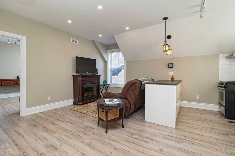2nd Flr - 6391 Main St, Whitchurch-Stouffville, L4A 1G4 | Image 3