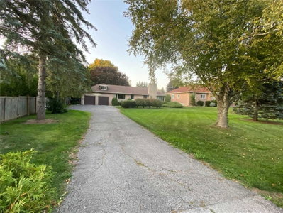 Detached House sold at 208 Centre Street, Vaughan, Ontario, L4J1G6 - Uplands - MLS: N5178836