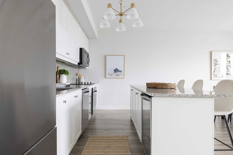 Lph8 - 9618 Yonge St, Richmond Hill, L4C0X5 | Image 3