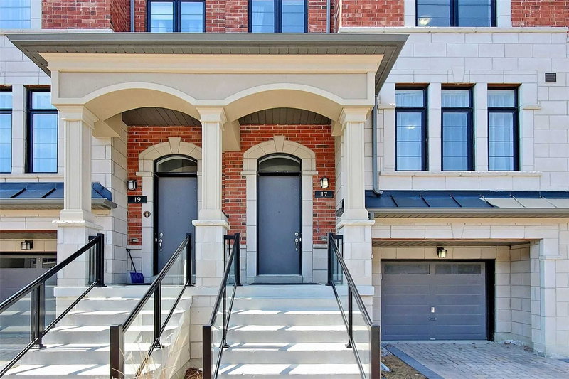 17 Duncombe Lane, Richmond Hill, L4C1C2 | Image 2