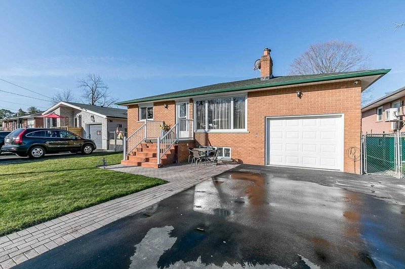 16 Lorne St, Georgina, L0E1L0 | Image 2