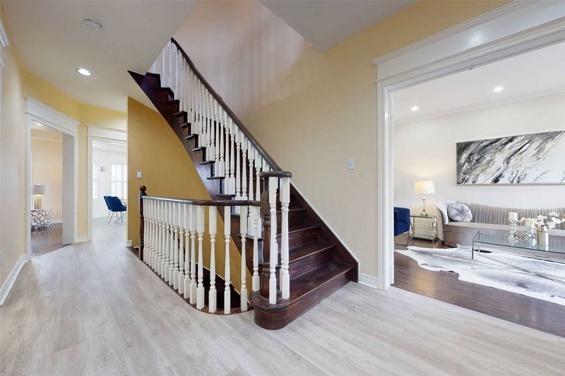 150 Larratt Lane, Richmond Hill, L4C0E7 | Image 3