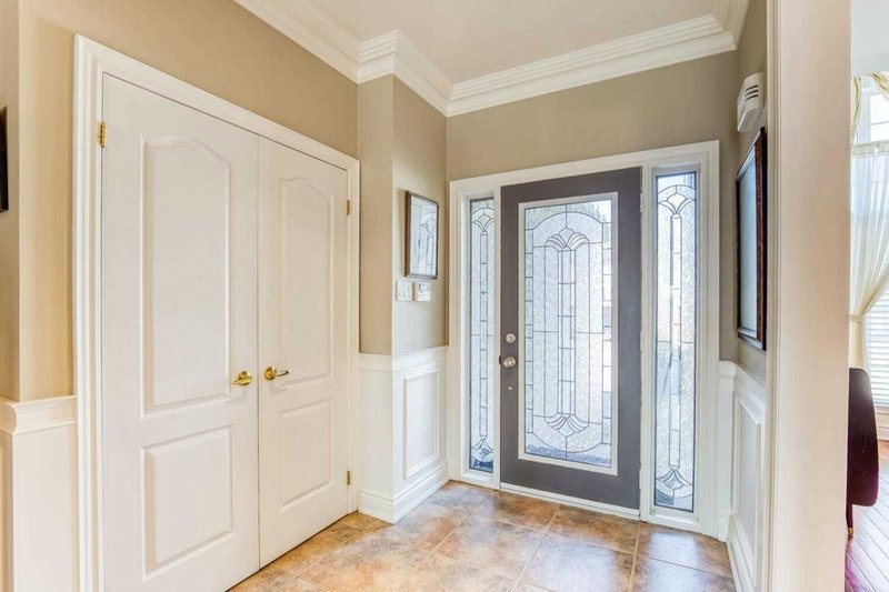 7 Wainwright Ave, Richmond Hill, L4C5R4 | Image 3