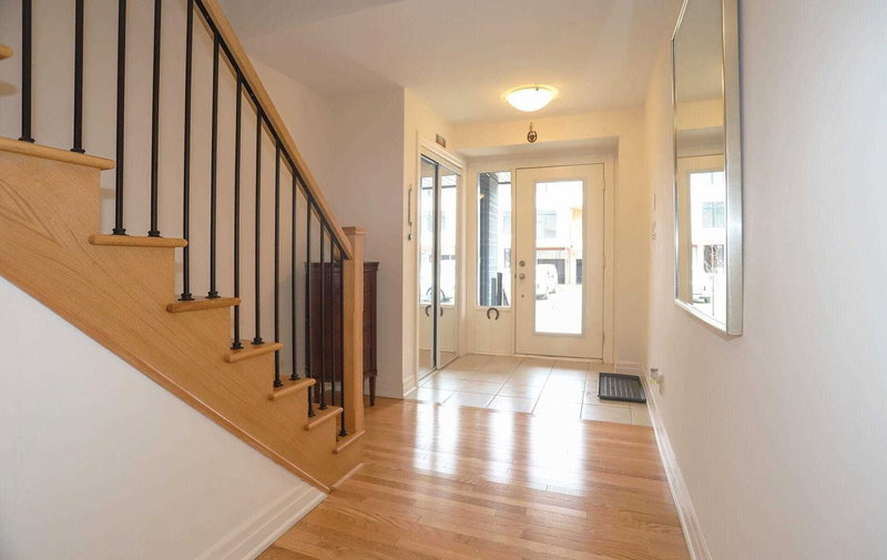 160 Tango Cres, Newmarket, L3X0K5 | Image 2