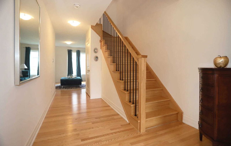 160 Tango Cres, Newmarket, L3X0K5 | Image 3