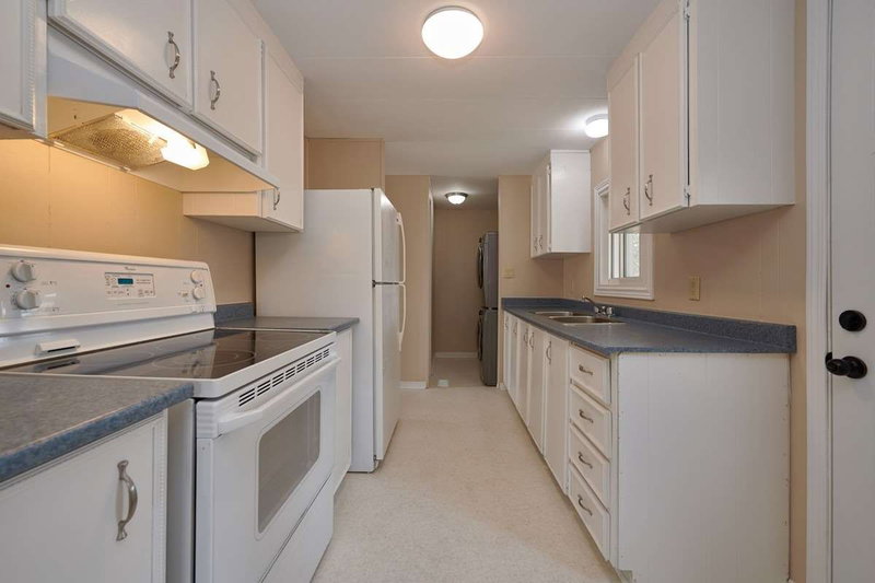 21 Hawthorne Dr, Innisfil, L9S 1R4 | Image 3