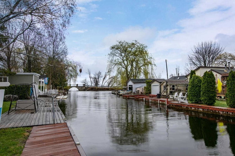 11 Red Robin Rd, Georgina, L4P3E9 | Image 2