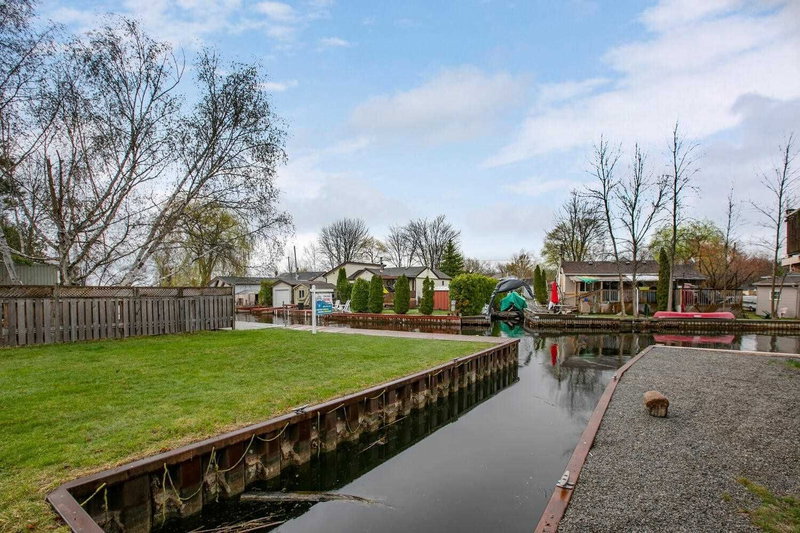 11 Red Robin Rd, Georgina, L4P3E9 | Image 3