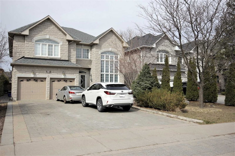 78 Yongehurst Rd, Richmond Hill, L4C3T2 | Image 2