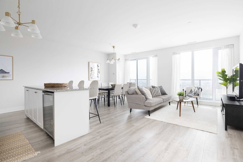 Lph8 - 9618 Yonge St, Richmond Hill, L4C0X5 | Image 2