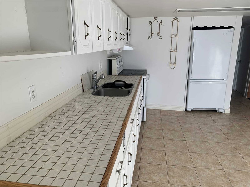 41 Connor Dr E, Whitchurch-Stouffville, L4A7X3 | Image 3