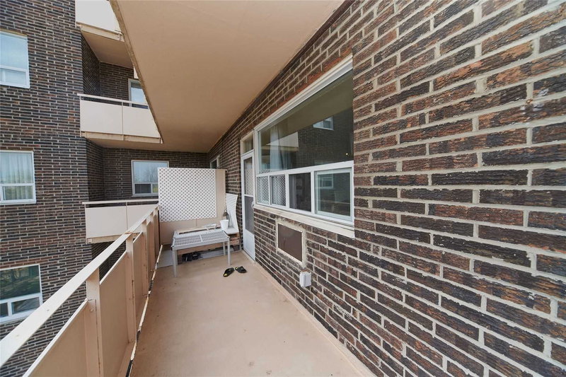 507 - 67 Richmond St, Richmond Hill, L4C3Y3 | Image 2