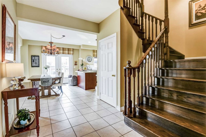 23 Weslock Cres, Aurora, L4G7Y9 | Image 2