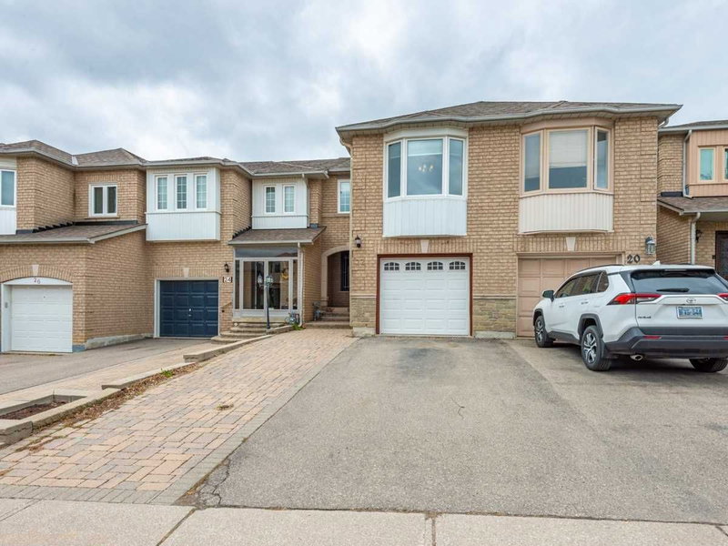 22 Wedgewood Pl, Vaughan, L4K4X6 | Image 2