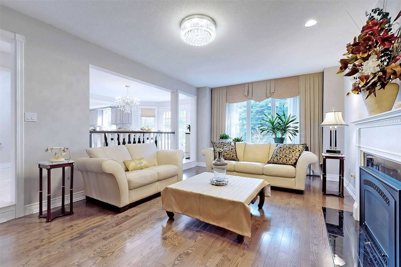 1 Elderwood Dr, Richmond Hill, L4B2X3 | Image 3