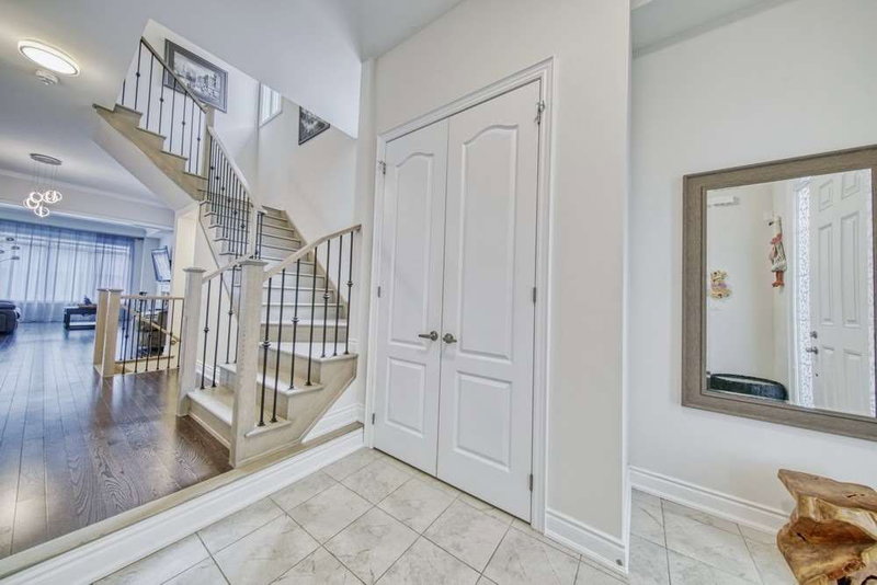 22 Walter Tunny Cres, East Gwillimbury, L9N0R4 | Image 3