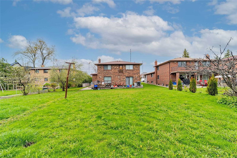 9747 Bathurst St, Richmond Hill, L4C3X5 | Image 2