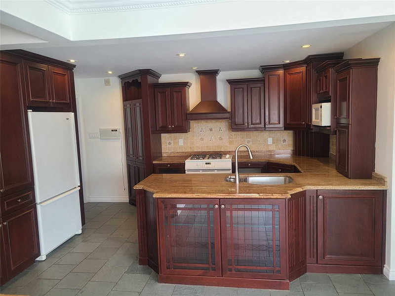 195 Rumble Ave, Richmond Hill, L4C4G5 | Image 2