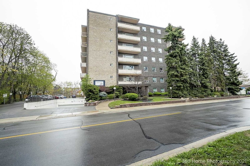 705 - 67 Richmond St, Richmond Hill, L4C3Y3 | Image 2