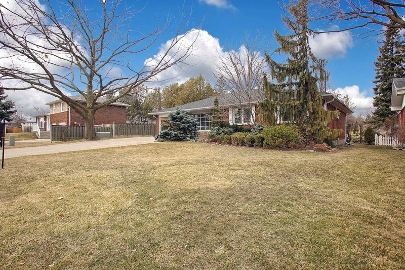15 Lincoln Green Dr, Markham, L3P1R6 | Image 2