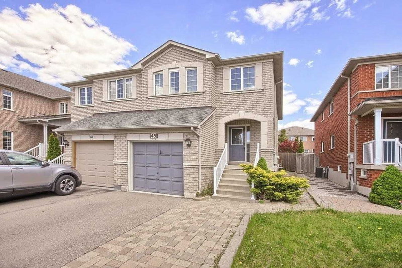 45 Harmony Rd, Vaughan, L4K5G5 | Image 2