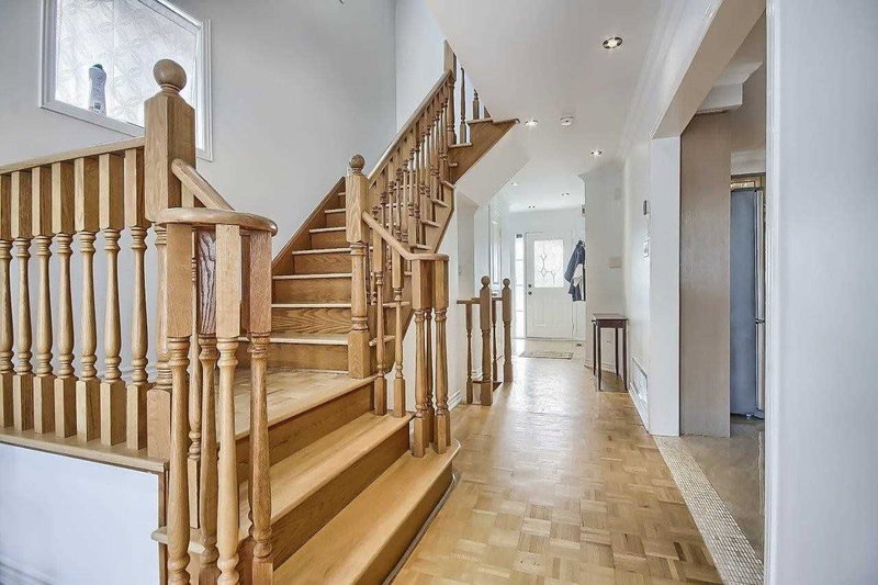 45 Harmony Rd, Vaughan, L4K5G5 | Image 3