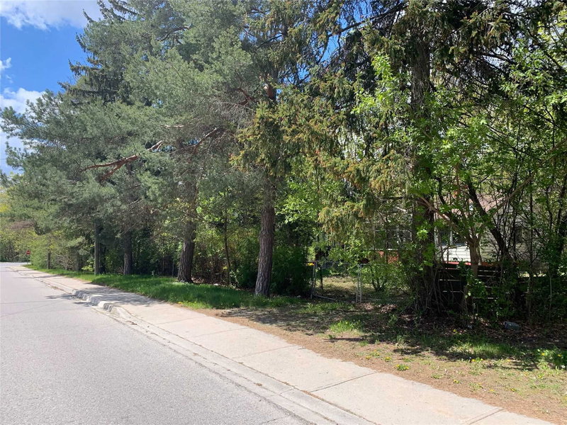 108 Yongehurst Rd, Richmond Hill, L4C3T2 | Image 2