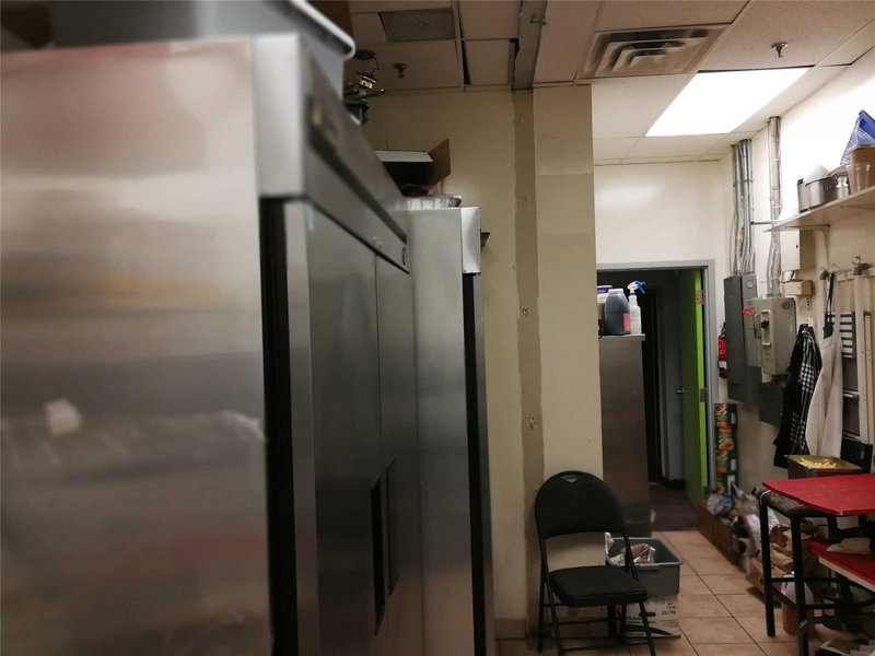 1 - 167 Applewood Cres, Vaughan, L4K4K7 | Image 2