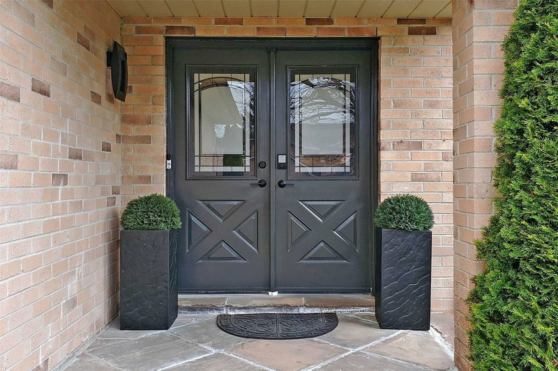 14 Valley Cres, Aurora, L4G4S4 | Image 3