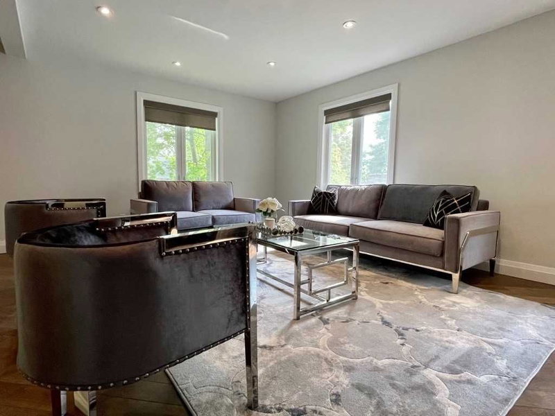 151 Richmond St, Richmond Hill, L4C3Y7 | Image 2