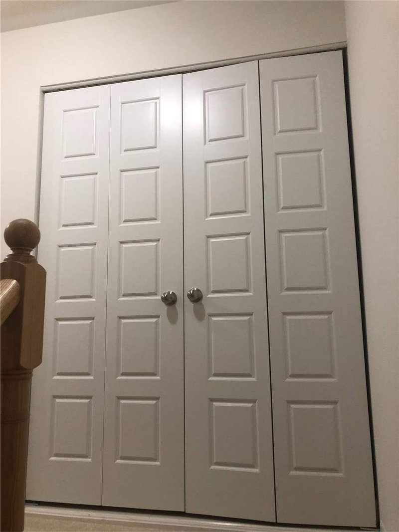 39 Delano Way S, Newmarket, L3X0L4 | Image 2