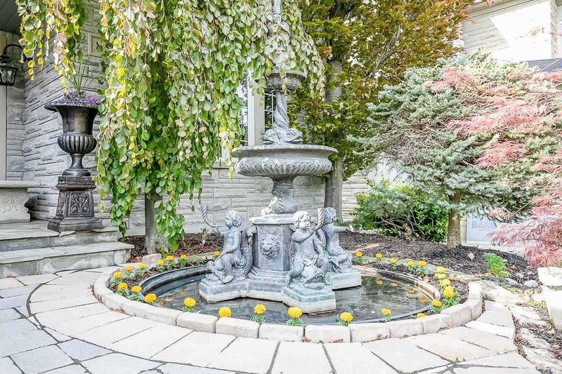 85 Gregory Scott Dr, Vaughan, L4H1K7 | Image 3