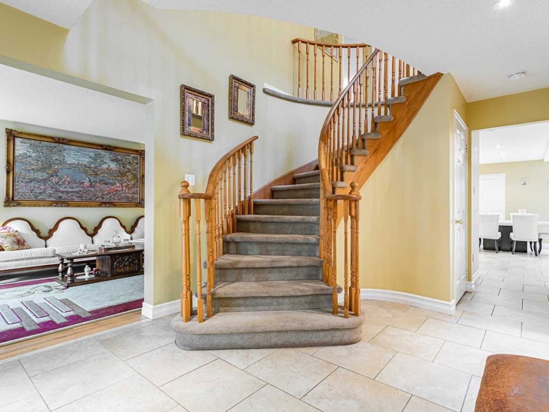 10 Chiswick Cres, Aurora, L4G6N9 | Image 3