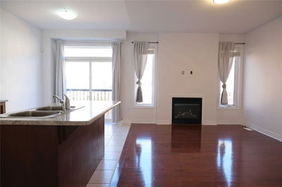 8 James Glover Dr, Markham - Berczy image-0-4