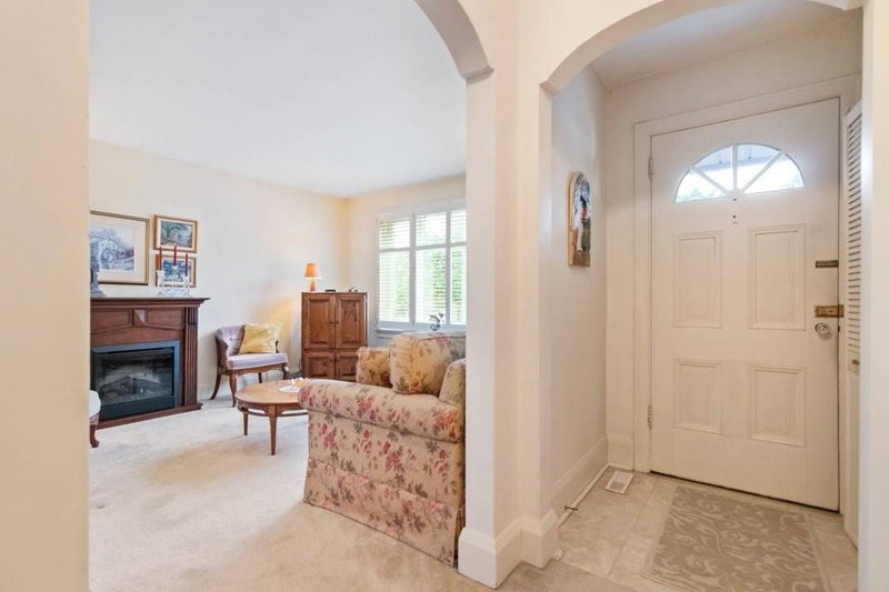 270 Rupert Ave, Whitchurch-Stouffville, L4A1C5 | Image 3