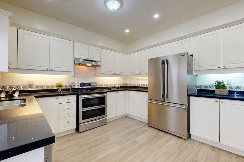 150 Larratt Lane, Richmond Hill, L4C0E7 | Image 2