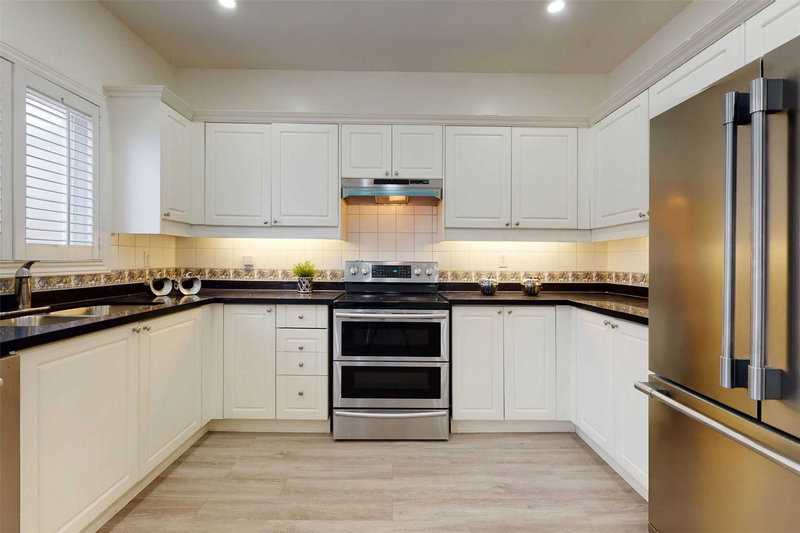 150 Larratt Lane, Richmond Hill, L4C0E7 | Image 3