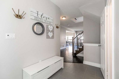 70 Slack Street, Bradford West Gwillimbury, Ontario image-0-2